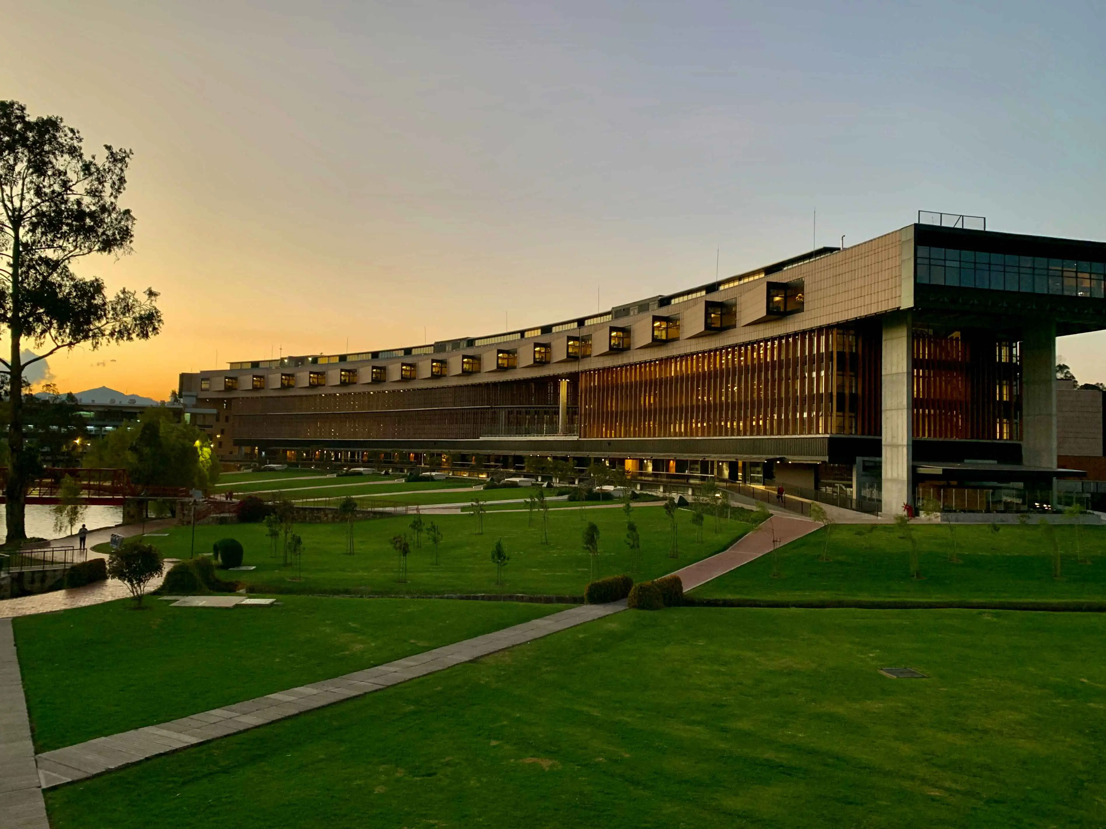 Universitas Efarina
